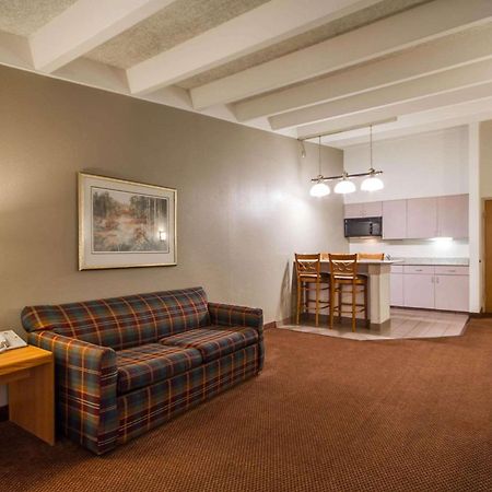 Comfort Inn & Suites Madison - Airport Luaran gambar