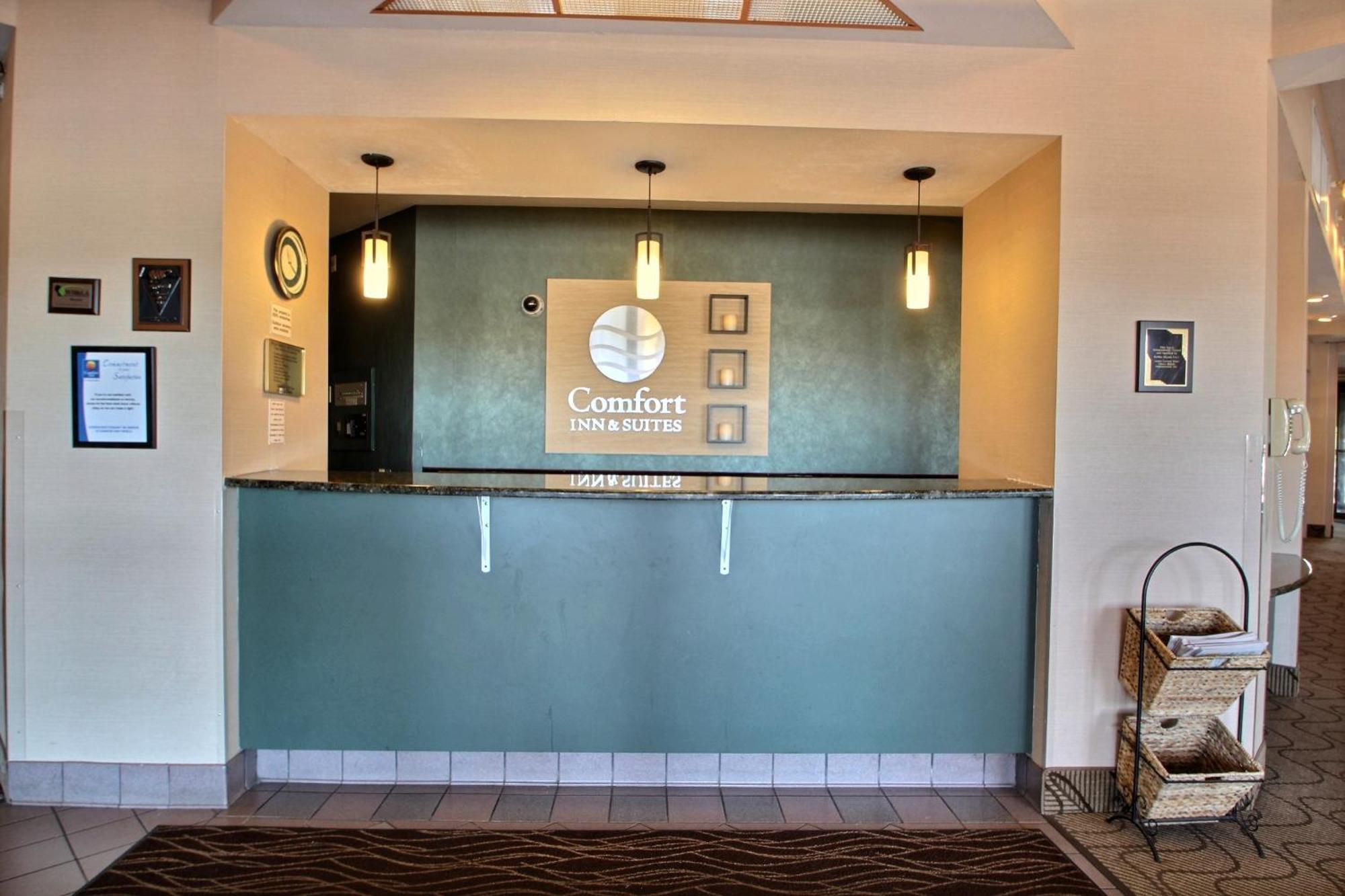 Comfort Inn & Suites Madison - Airport Luaran gambar