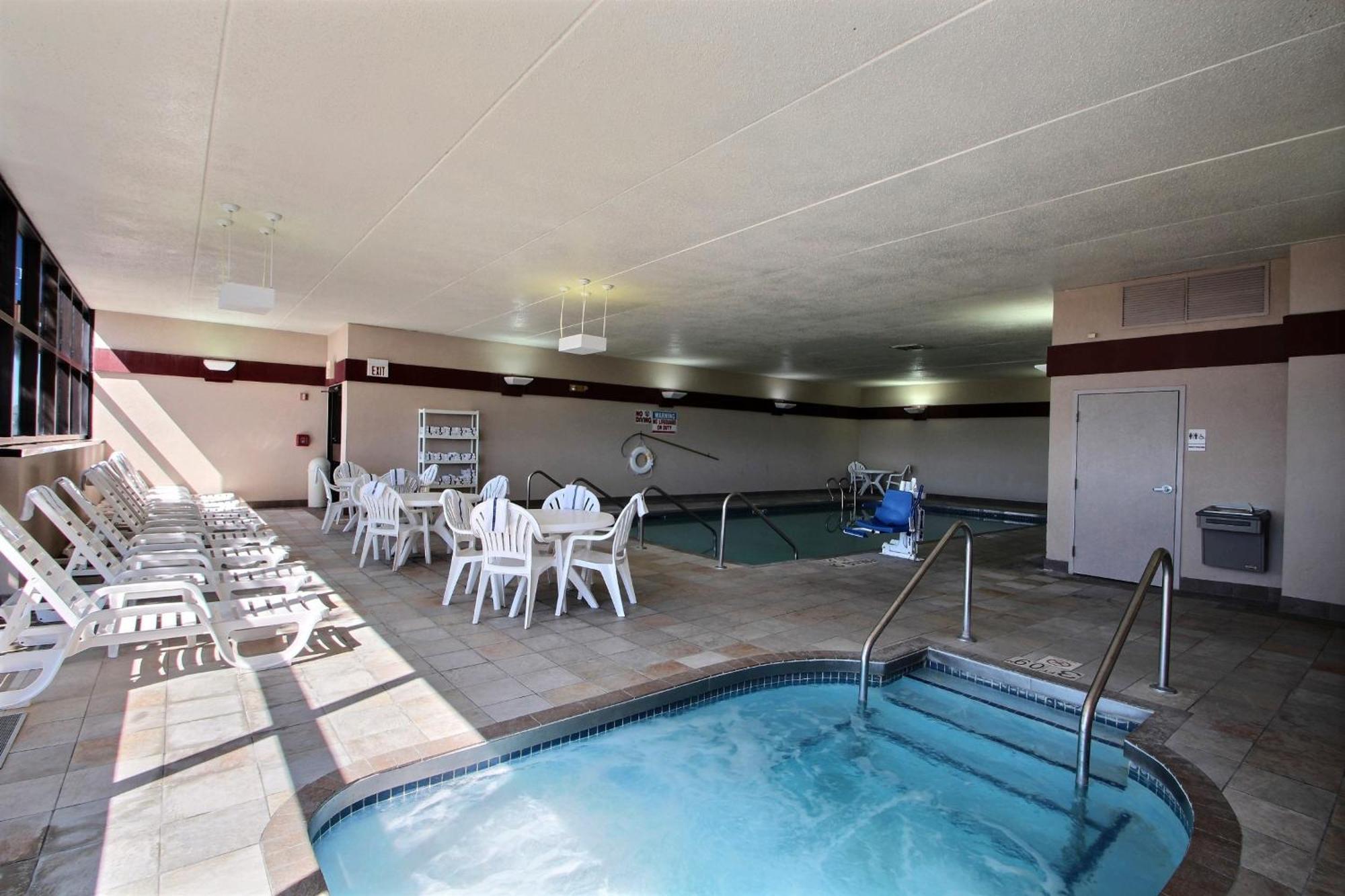 Comfort Inn & Suites Madison - Airport Luaran gambar