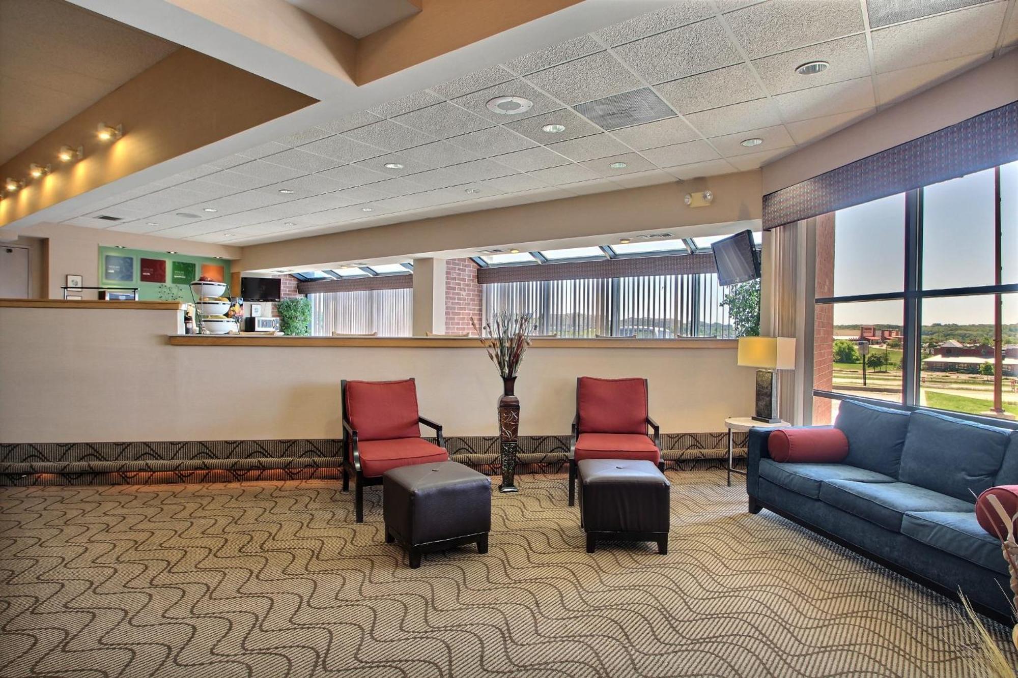Comfort Inn & Suites Madison - Airport Luaran gambar