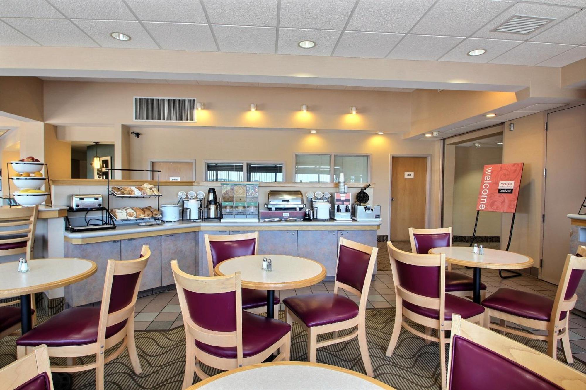Comfort Inn & Suites Madison - Airport Luaran gambar