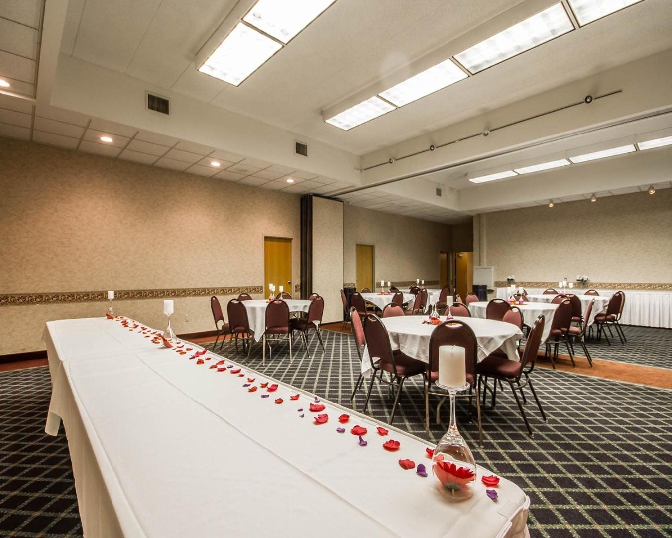 Comfort Inn & Suites Madison - Airport Luaran gambar