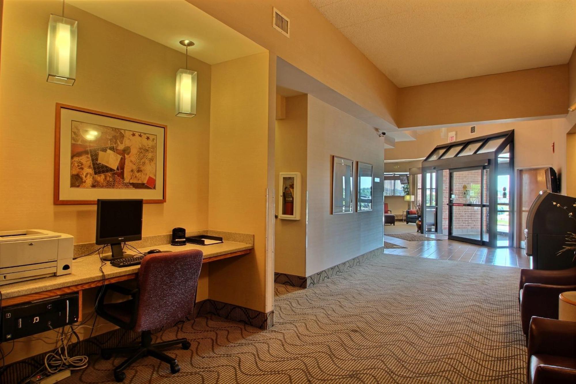 Comfort Inn & Suites Madison - Airport Luaran gambar