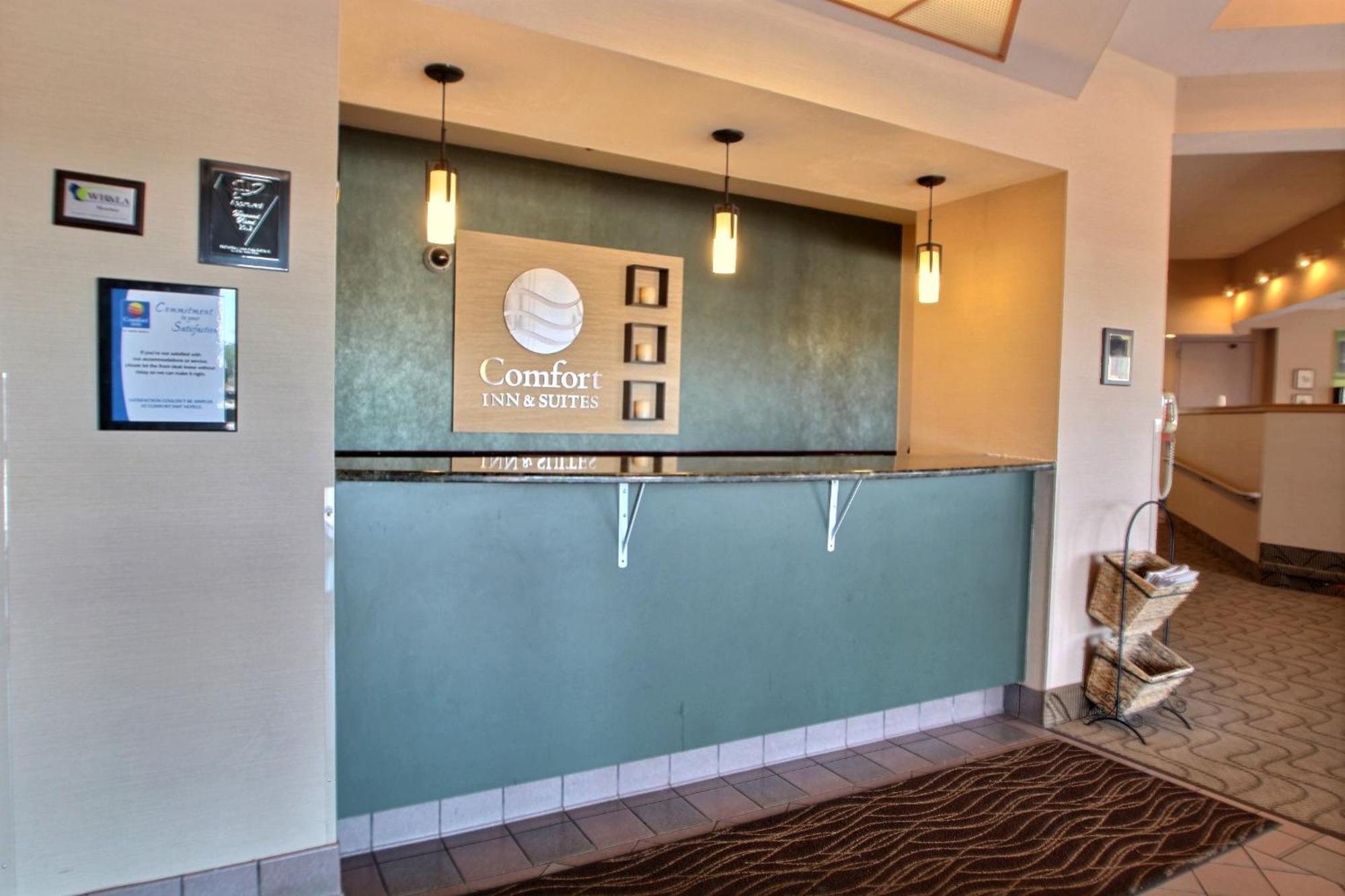 Comfort Inn & Suites Madison - Airport Luaran gambar
