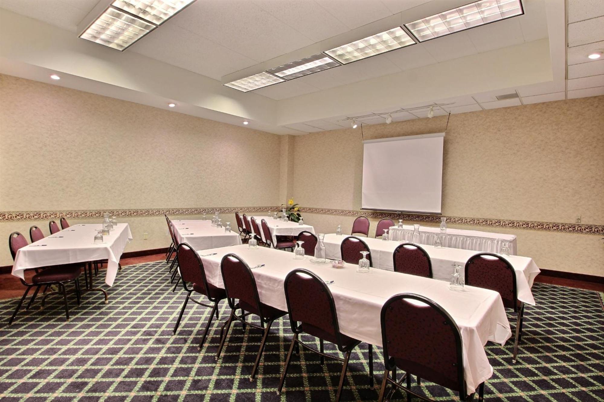 Comfort Inn & Suites Madison - Airport Luaran gambar