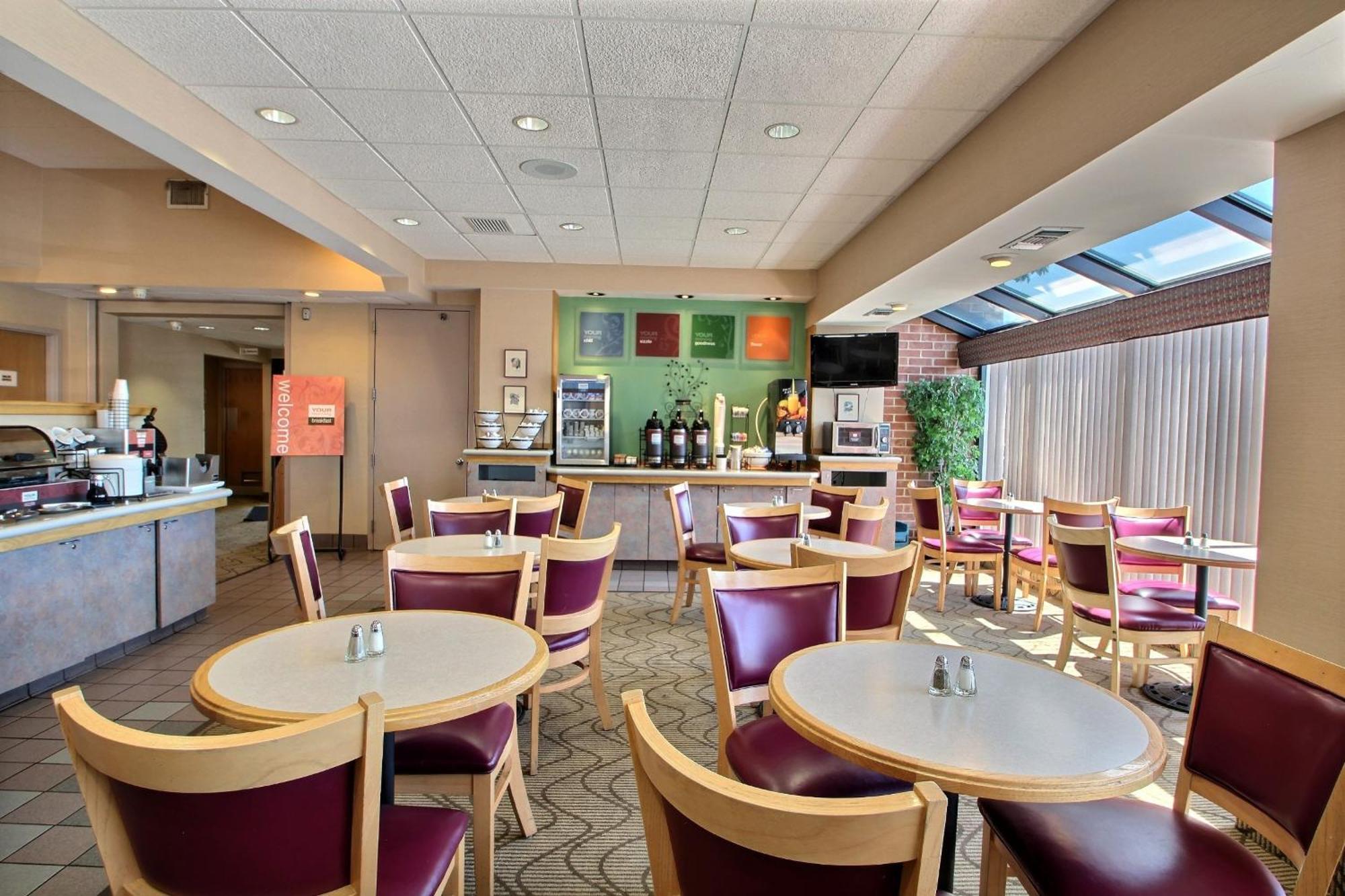 Comfort Inn & Suites Madison - Airport Luaran gambar