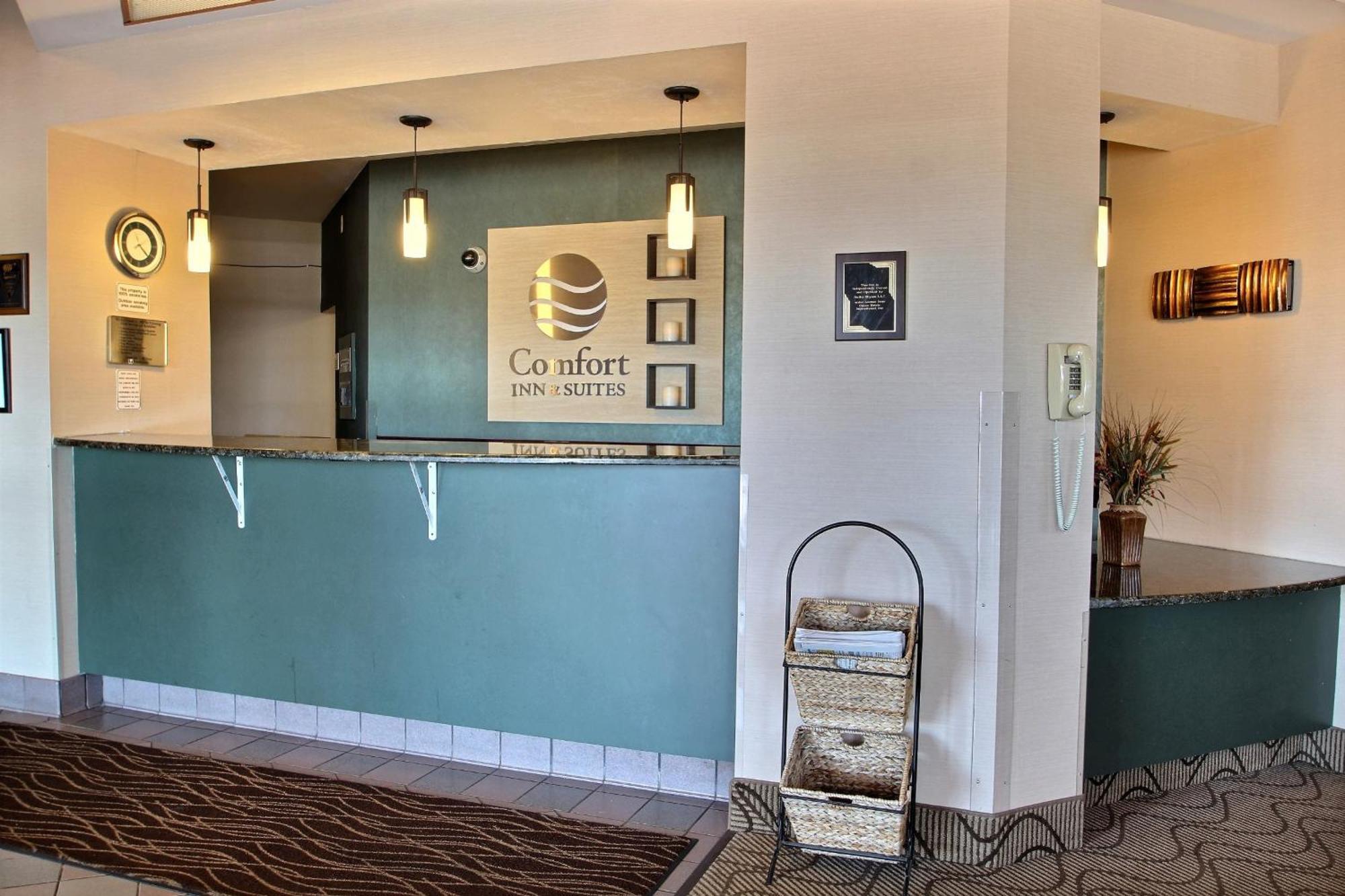 Comfort Inn & Suites Madison - Airport Luaran gambar