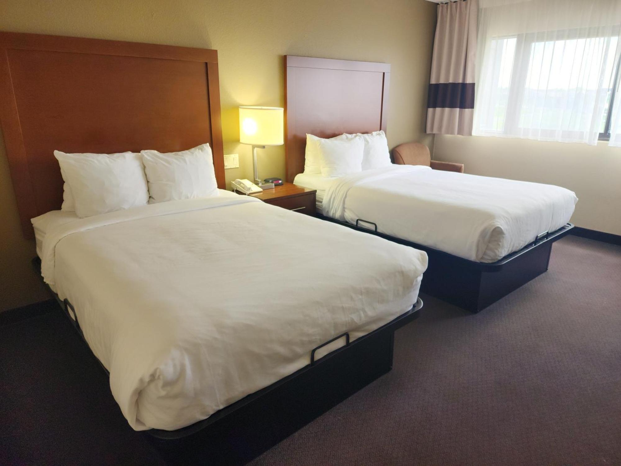 Comfort Inn & Suites Madison - Airport Luaran gambar