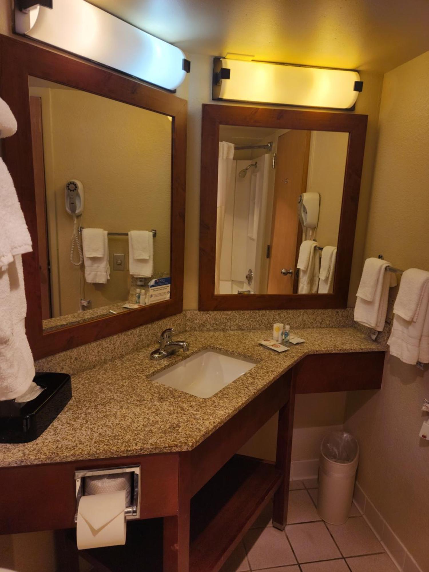 Comfort Inn & Suites Madison - Airport Luaran gambar