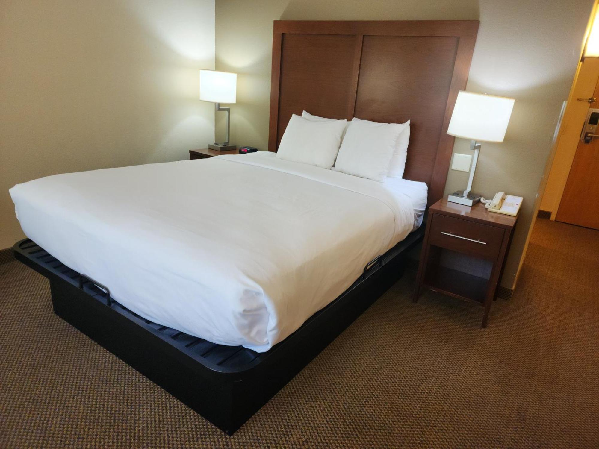 Comfort Inn & Suites Madison - Airport Luaran gambar