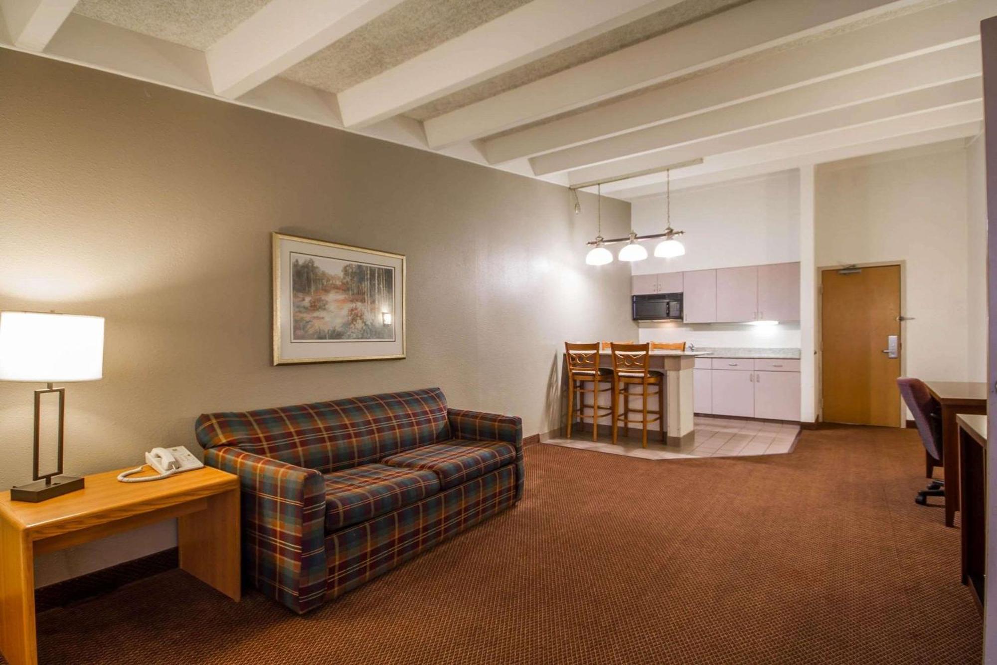 Comfort Inn & Suites Madison - Airport Luaran gambar