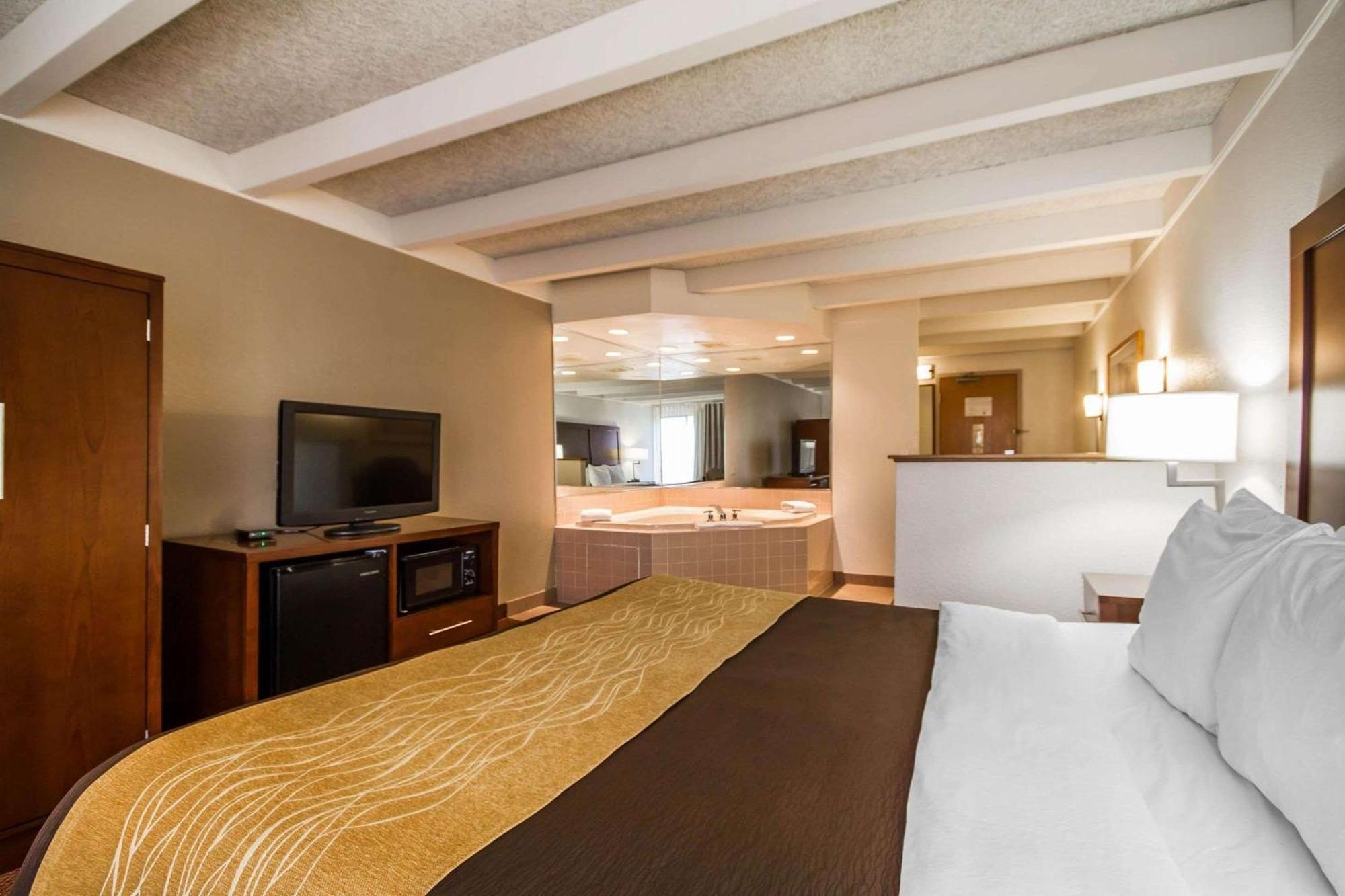 Comfort Inn & Suites Madison - Airport Luaran gambar