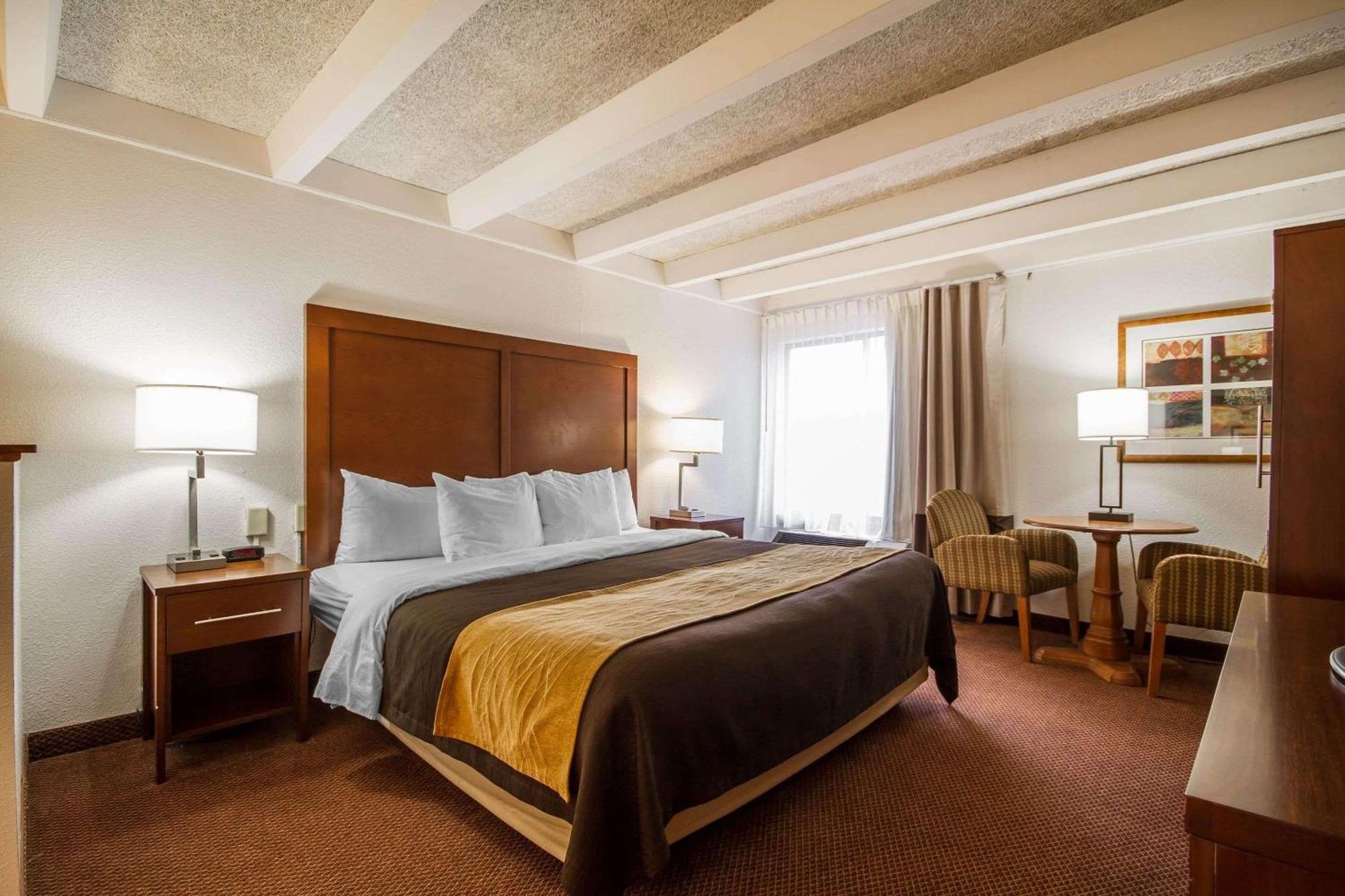 Comfort Inn & Suites Madison - Airport Luaran gambar