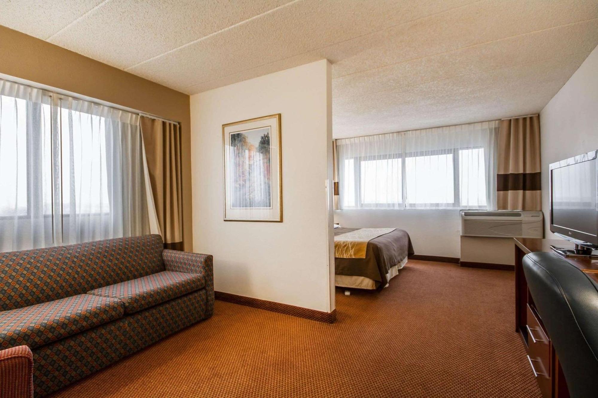 Comfort Inn & Suites Madison - Airport Luaran gambar