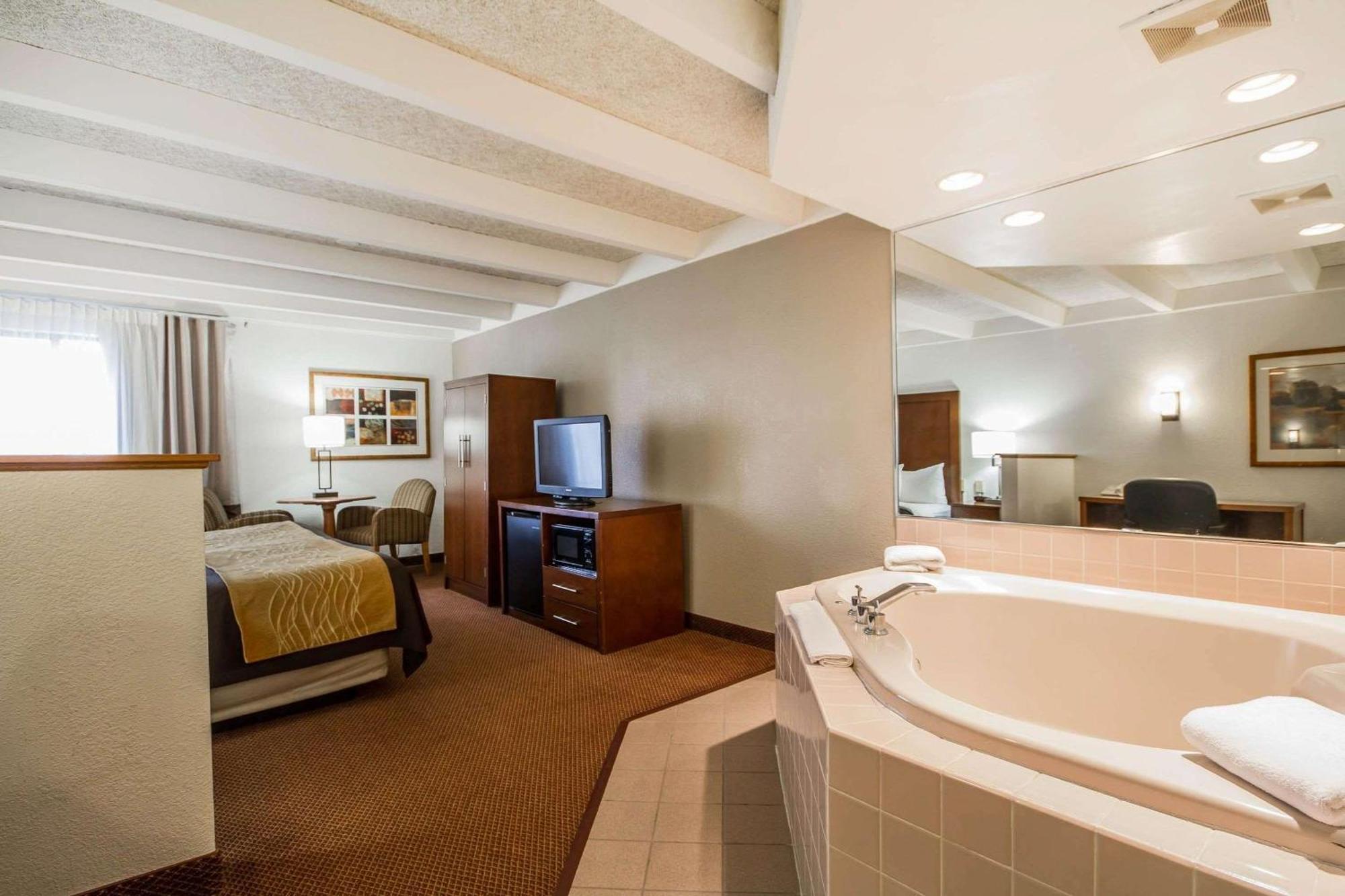 Comfort Inn & Suites Madison - Airport Luaran gambar