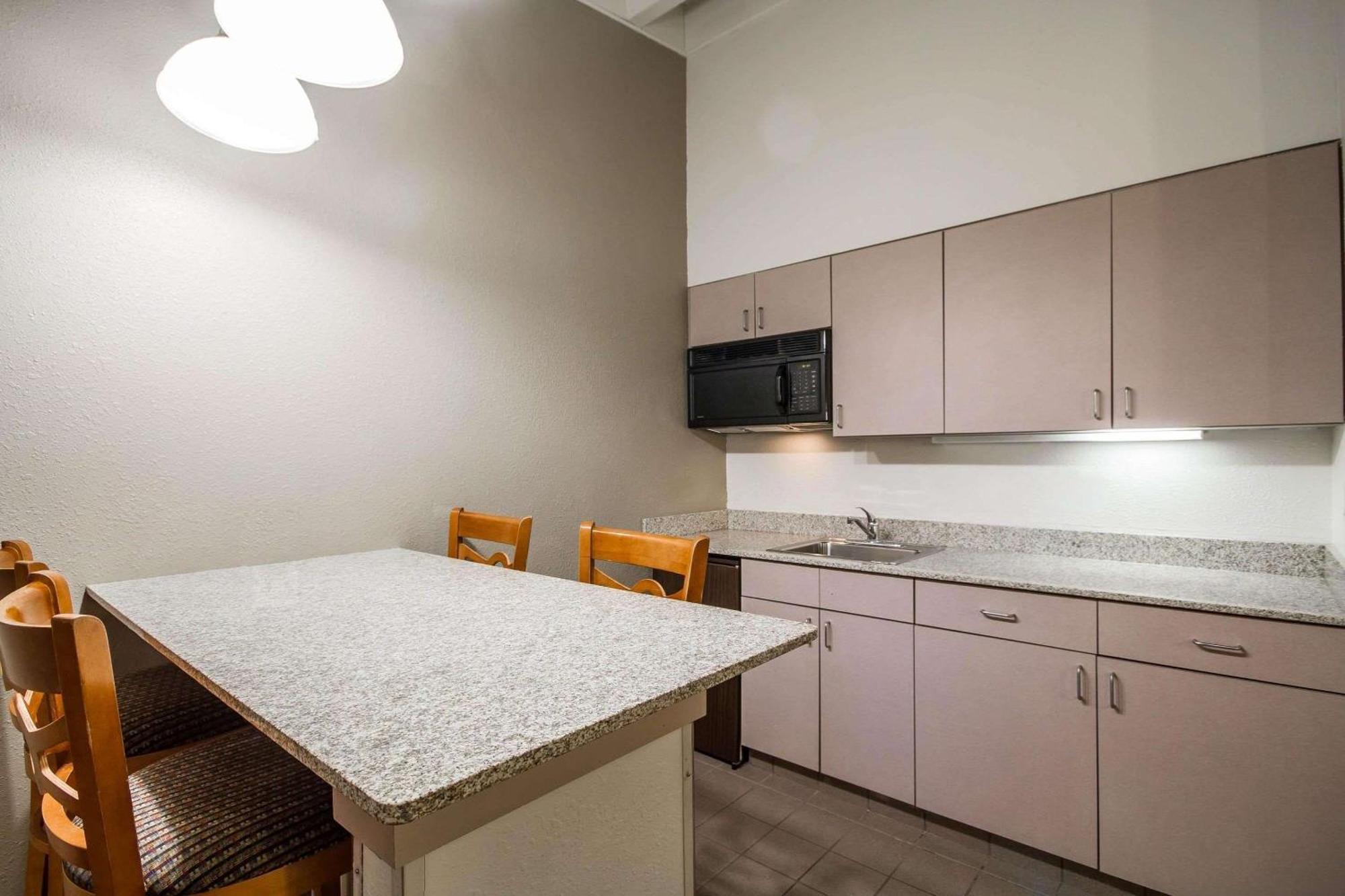 Comfort Inn & Suites Madison - Airport Luaran gambar